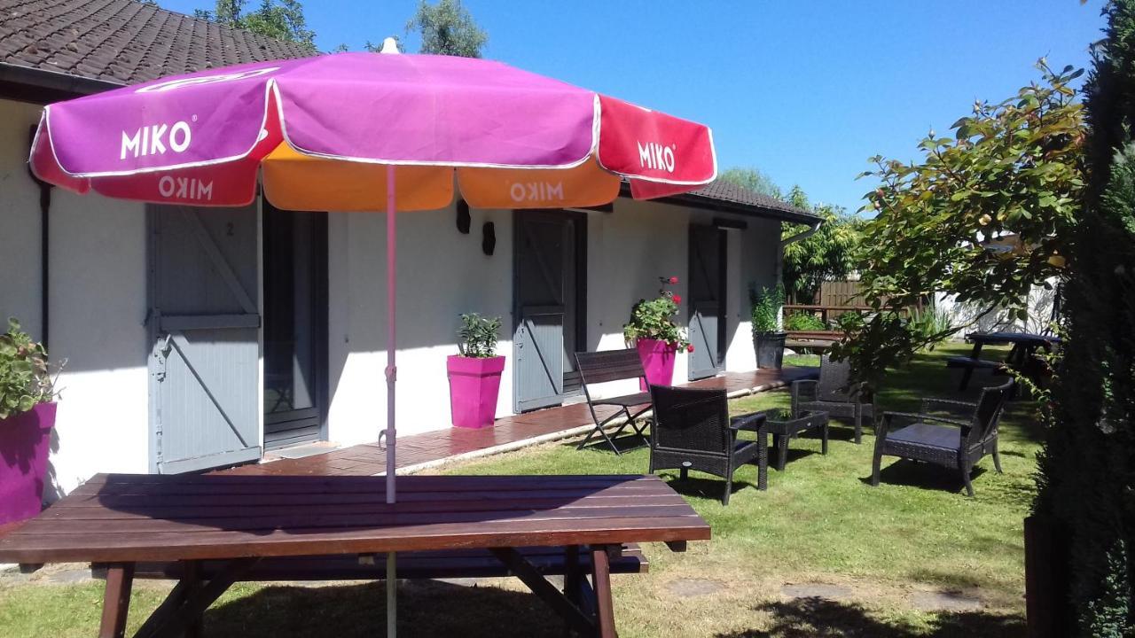 Les Garennes Bed & Breakfast Favières Exterior foto